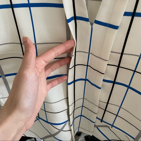 Sleeveless top - Picture 2 of 6